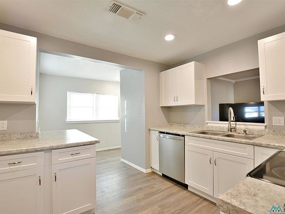 3rd image of 1318 S Avenue C