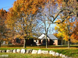 1877 Parks Rd, Oakland, MI 48363