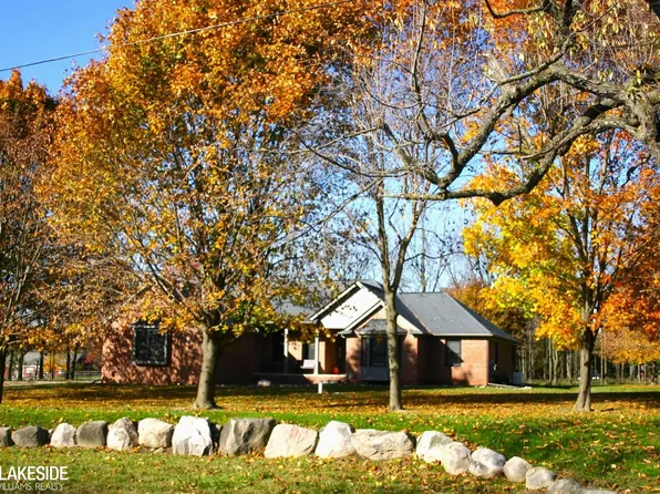 1877 Parks Rd, Oakland, MI 48363