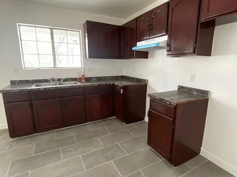 4214 Avalon Blvd — Photo 5