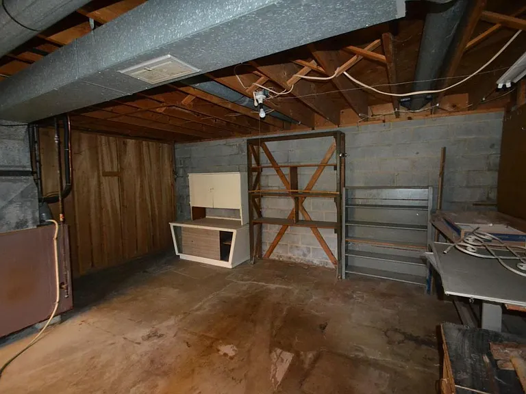 1111 Preston Dr — Photo 20