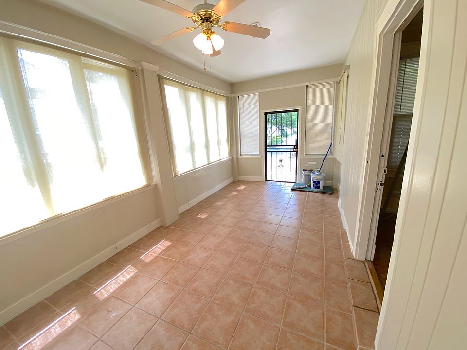 Entry room