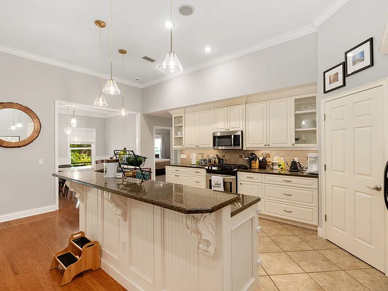 3773 SW 21st Dr — Photo 28
