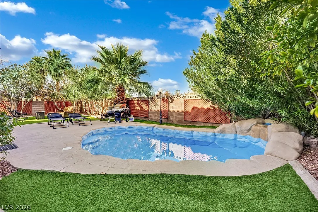 4 bed, 4.5 bath, 3061 sqft, $4,500 — Photo 2