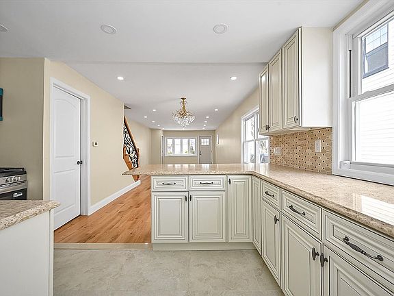 5th image of 5216 Avenue House Brooklyn Ky
