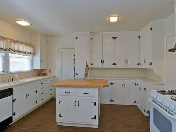 3rd image of 5232 Townsend Ave