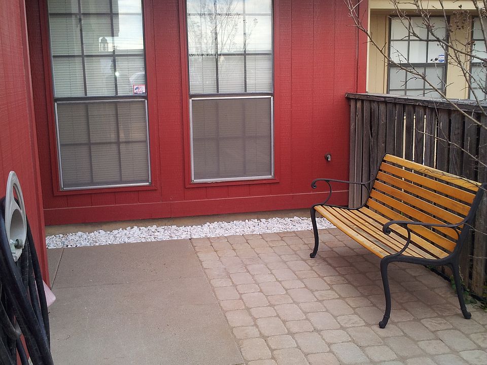 2nd image of 3947 Scott St