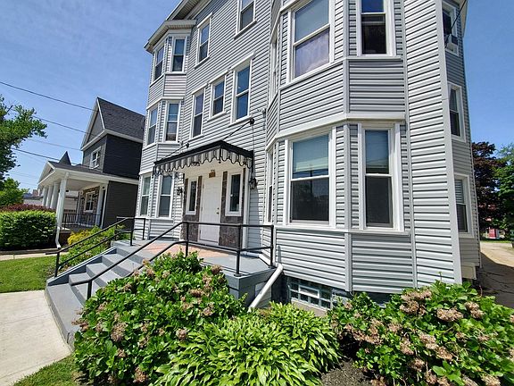 3rd image of 326 W 8th St APT 10