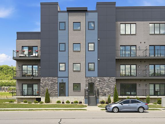 3rd image of 739 Manhattan Blvd #302