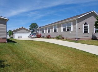 11941 Cedarbrook Dr, South Lyon, MI 48178