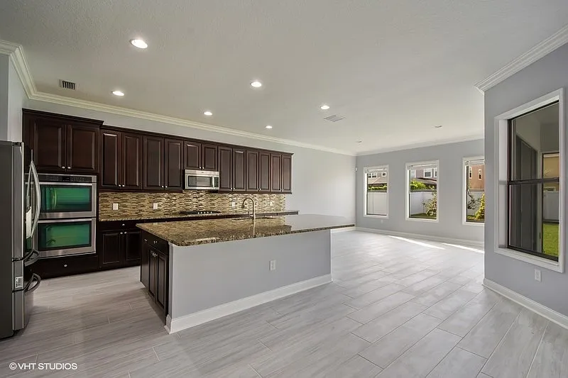 6 bed, 4391 sqft, $6,250 — Photo 3