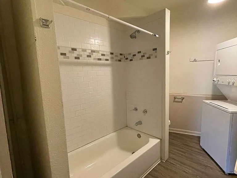 207 Midway Ave — Photo 23