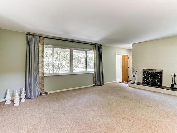5th image of 658 Rockhill Ave