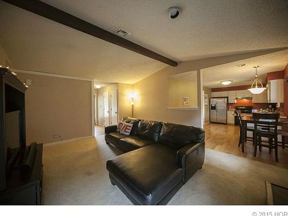 3rd image of 601 E Glenpool Blvd S
