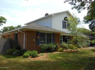 622 Pinewood Dr, Muskegon, MI 49445