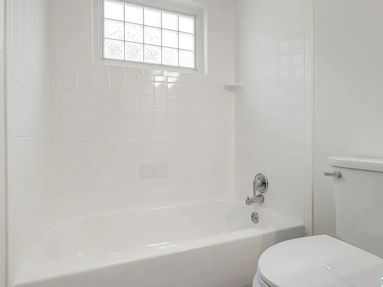 1004 W Walnut St — Photo 25