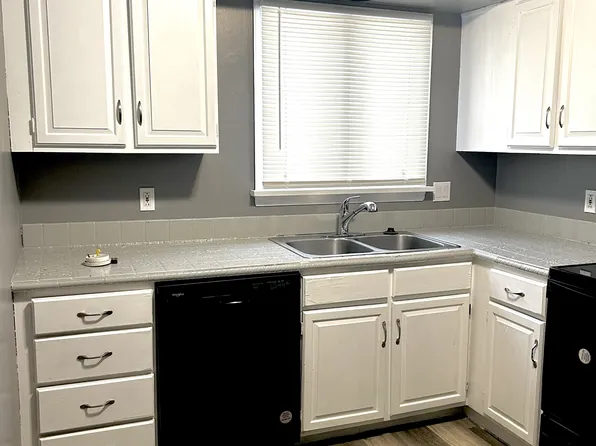 5560 Cresthaven Ln #A, Toledo, OH 43614