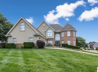 180 Spring Valley Dr, Paducah, KY 42003