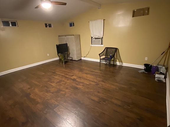 3rd image of 3819 Paris Ave