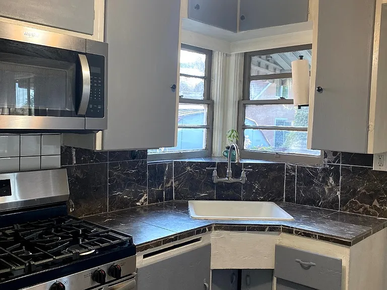 2732 Treat St — Photo 3