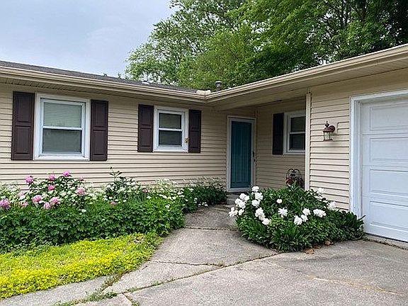 Entrance with 10x5 ft porch