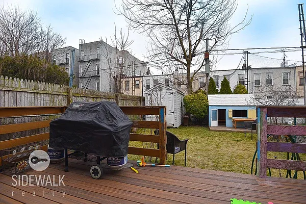 Rented by Sidewalk Realty LLC | media 18