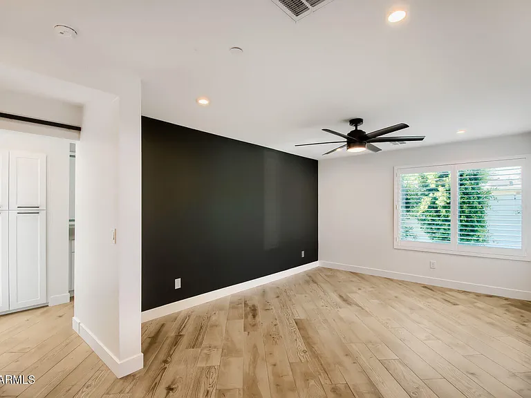 8318 E Sells Dr — Photo 15