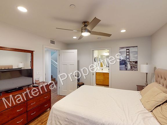 4th image of 16328-16332 N Pacific Ave #B
