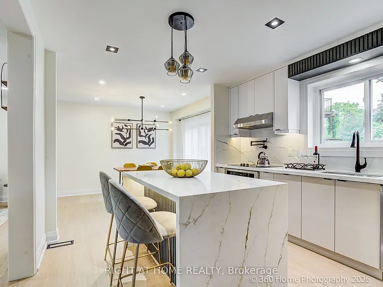 22 Gleneagle Cres — Photo 1