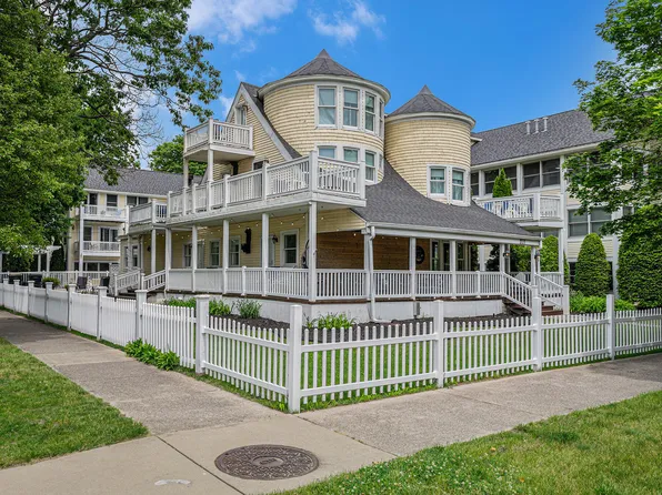 203 Dyckman Ave, South Haven, MI 49090