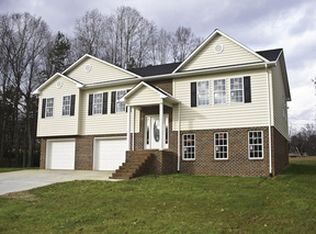 1203 Taylor Pl SE, Lenoir, NC 28645