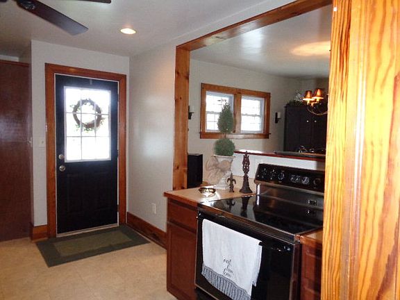 5th image of 209 S Main St