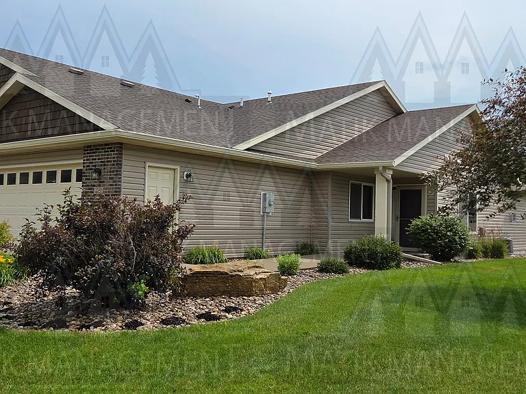 2581 Hawk Ridge Ct SE — Photo 3