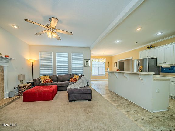 3rd image of 653 Surrey Lane