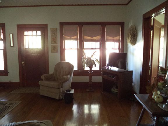 3rd image of 118 Poplar Cir