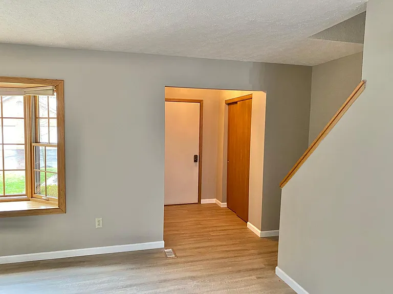 1162 Cambridge Way — Photo 4