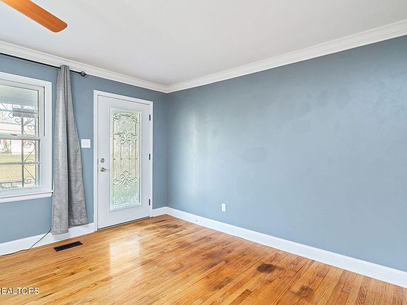 5th image of 1100 Glenoaks Dr