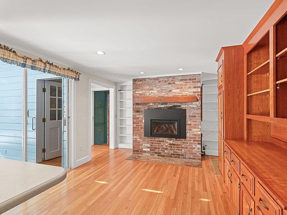 5th image of 79 Bayberry Lane