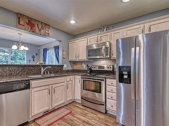 4th image of 1016 NW Poppy Ct