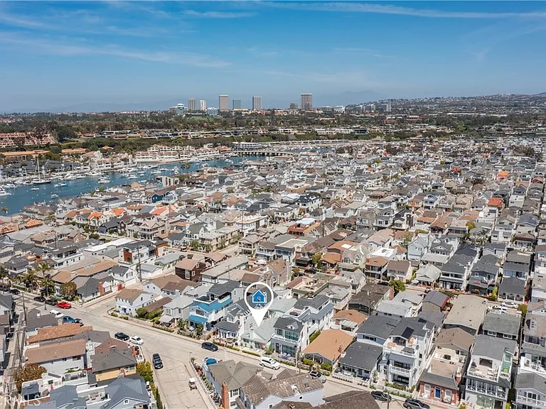 216 Collins Ave — Photo 19