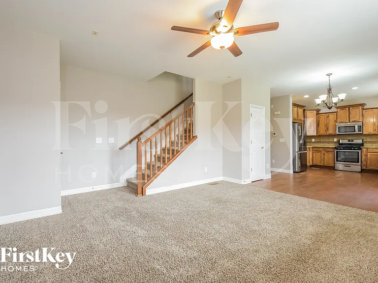 12742 E 105th Ave — Photo 2