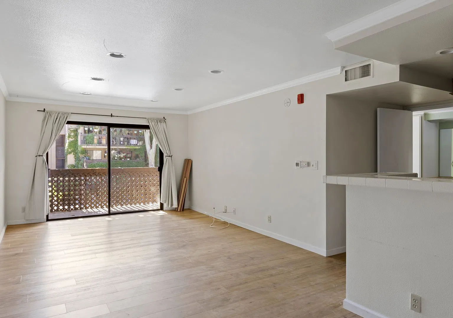 Beautifully Updated One-Bedroom in Warner Center! — Photo 2