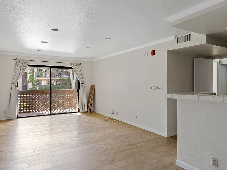 22100 Burbank Blvd #214B