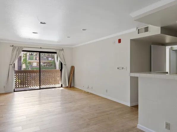 22100 Burbank Blvd, Woodland Hills, CA