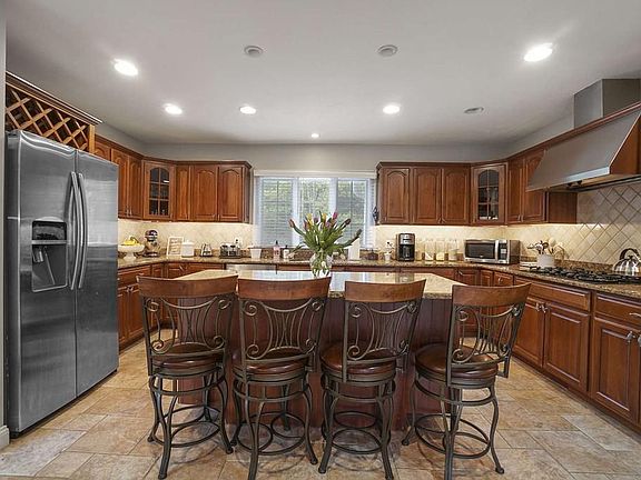 3rd image of 8 Silver Lake Dr