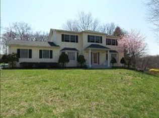 74 Suffern Ln, Thiells, NY 10984