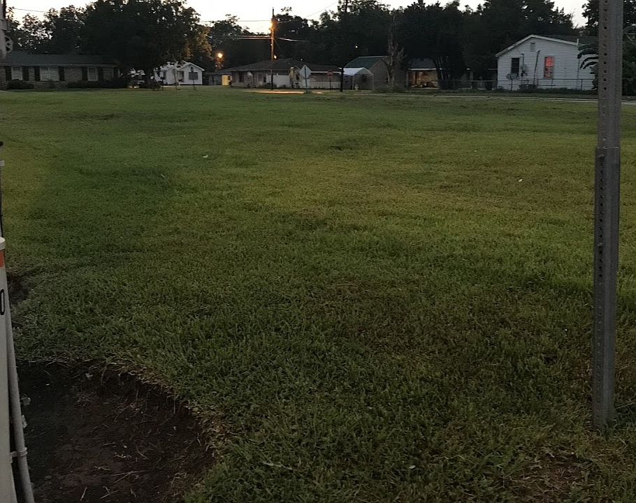 2nd image of 130 Carolyn Ave