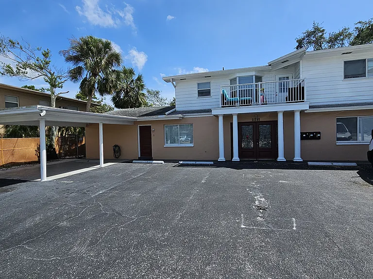 2261 W Bay Dr #1 — Photo 16