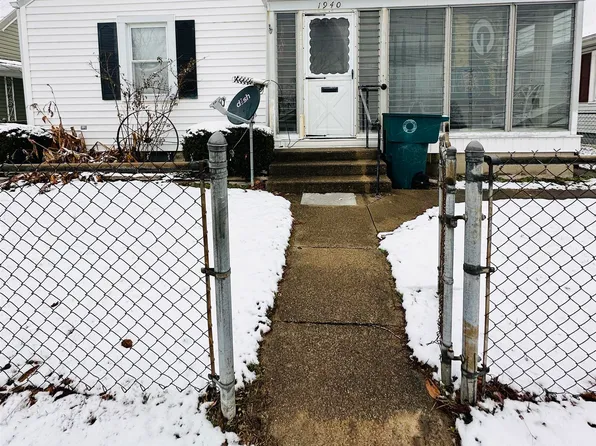 1940 W 9th St, Muncie, IN 47302