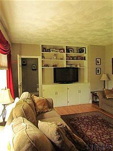 4th image of 9 Sawyer Pl